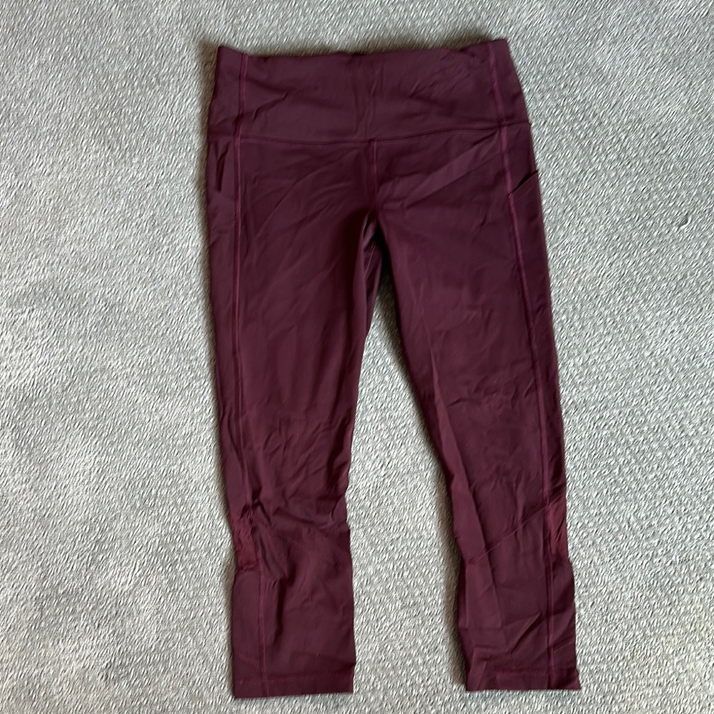 Vented Lululemon 23’ Maroon Leggings